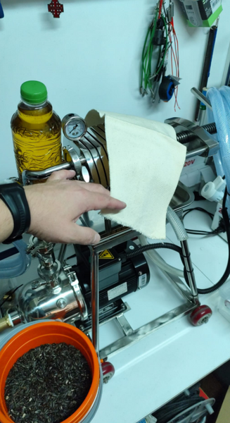Presa ulei laborator + panza pentru filtrare