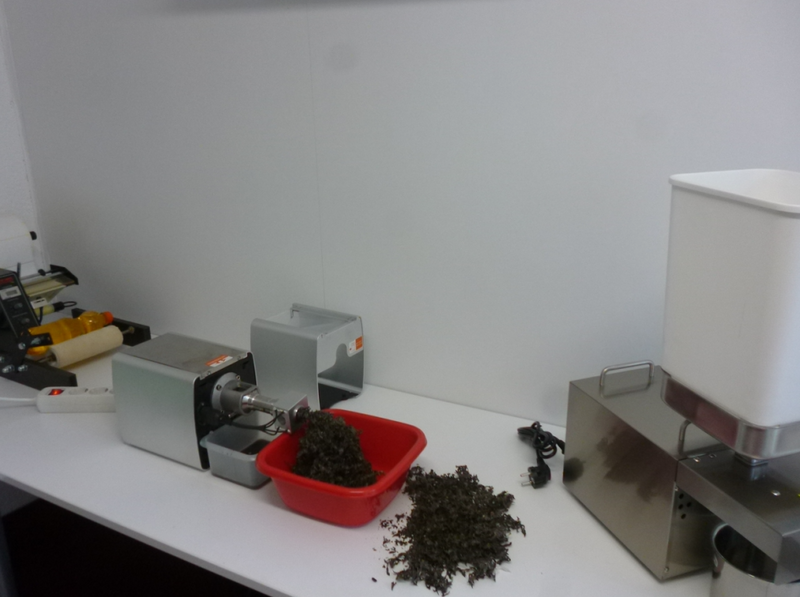 Presa ulei laborator + panza pentru filtrare